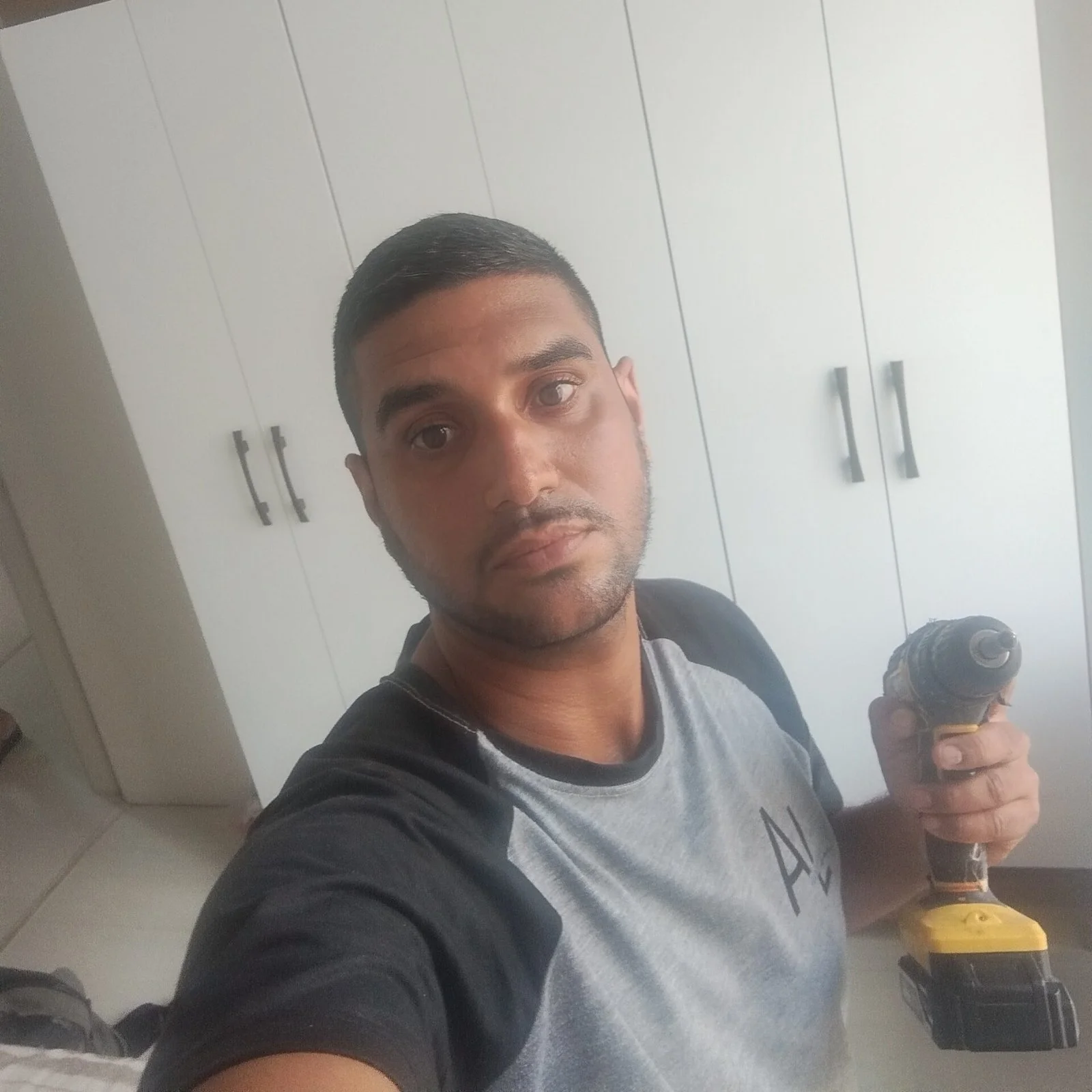 Allan, instalador de TV profissional